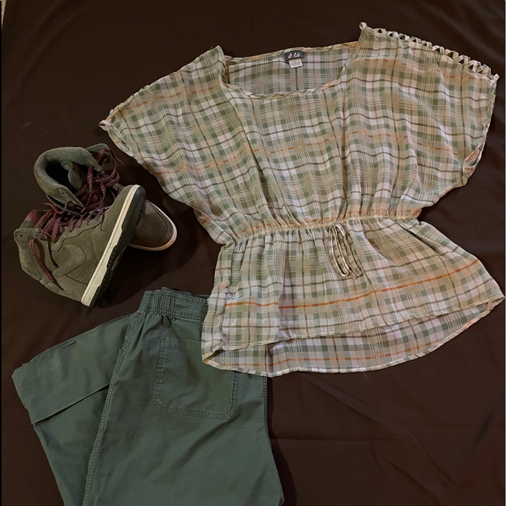 Short Sleeved Plaid Printed Blouse